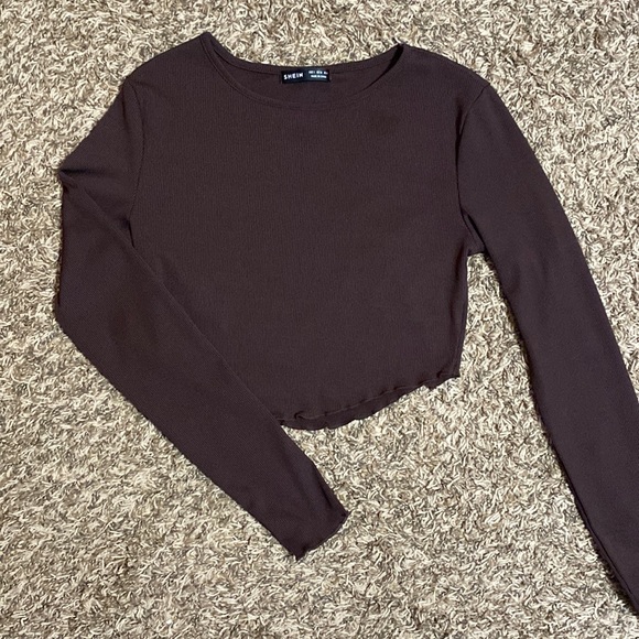 Lettuce Trim Curved Hem Crop Tee - Picture 2 of 3